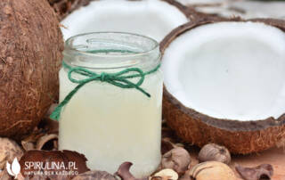 Olej kokosowy – co to jest, skąd się bierze i dlaczego działa?