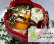 Papryka faszerowana z jajkiem sadzonym
